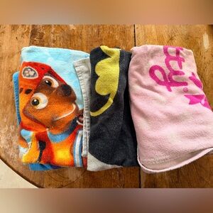 3 hooded character towels, Hello Killy, Batman, Paw Patrol